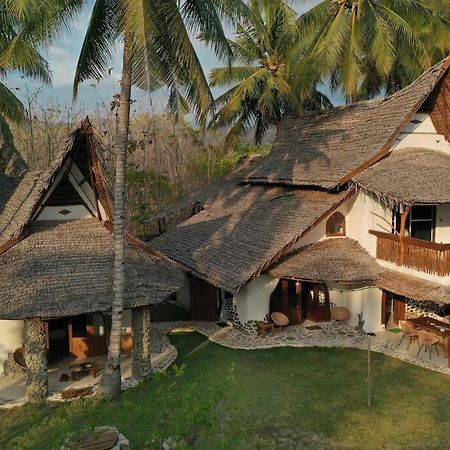 Beach-Front Sumbawa Surf House Lemonga エクステリア 写真