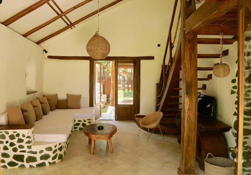 Beach-Front Sumbawa Surf House Lemonga エクステリア 写真
