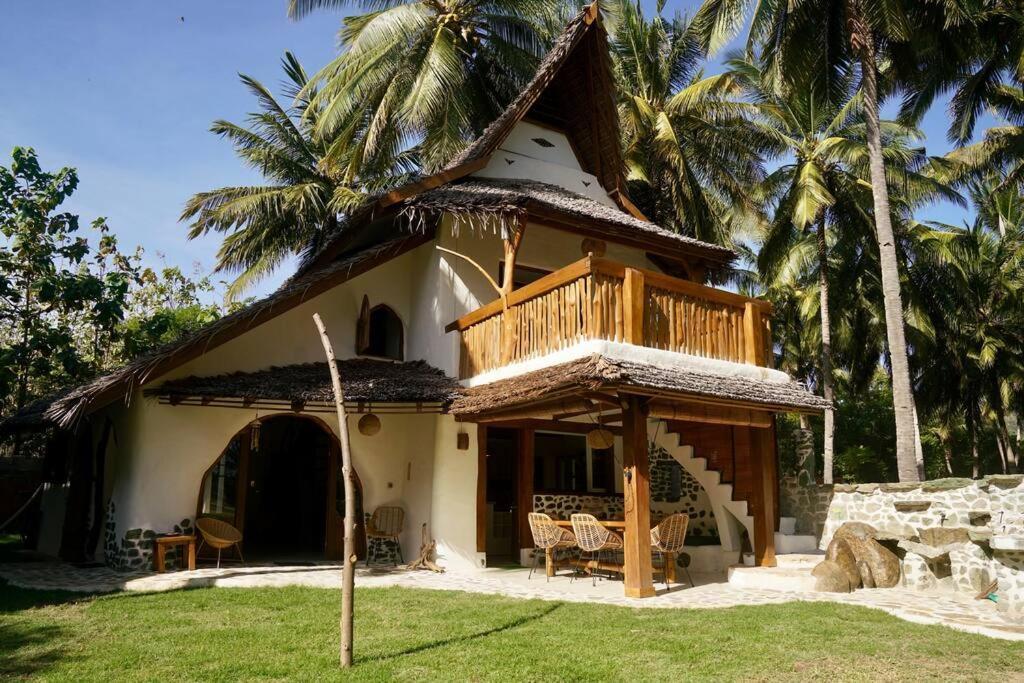 Beach-Front Sumbawa Surf House Lemonga エクステリア 写真
