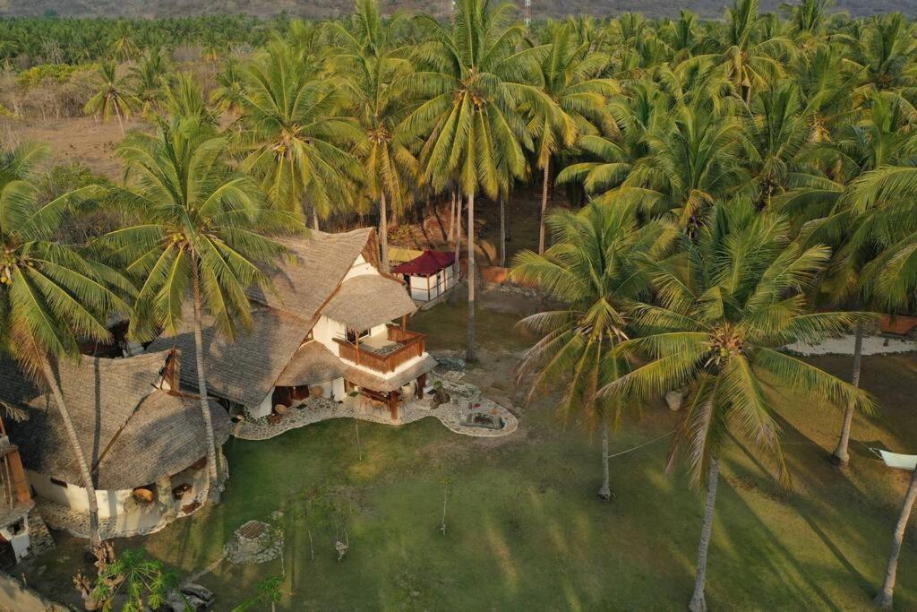 Beach-Front Sumbawa Surf House Lemonga エクステリア 写真