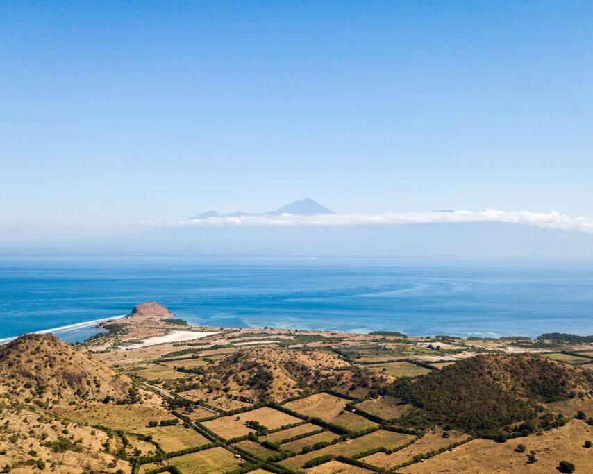 Beach-Front Sumbawa Surf House Lemonga エクステリア 写真